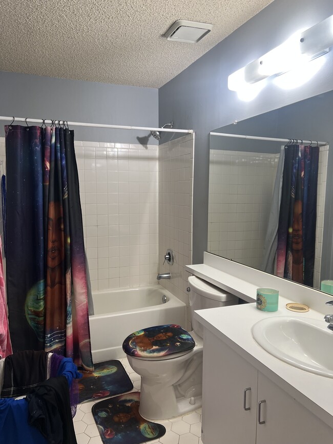 Building Photo - 60 Voscek Ct