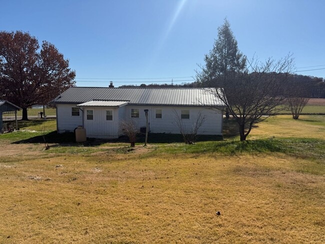 Building Photo - Intro to Homesteading! 3/1 furnished Property for rent