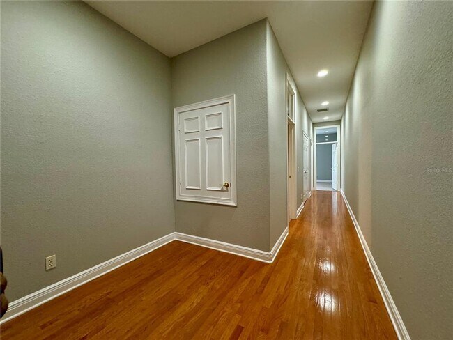 Building Photo - 601 Saxony Blvd