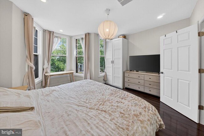 Building Photo - 1510 1st St NW