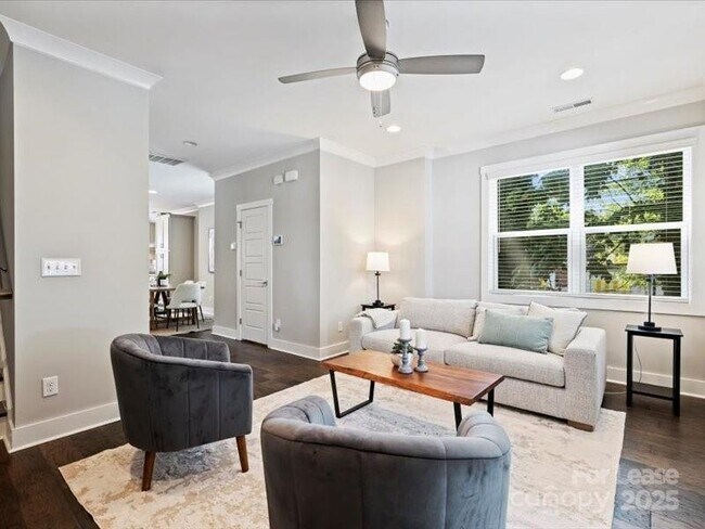 Building Photo - 1615 Chatham Ave