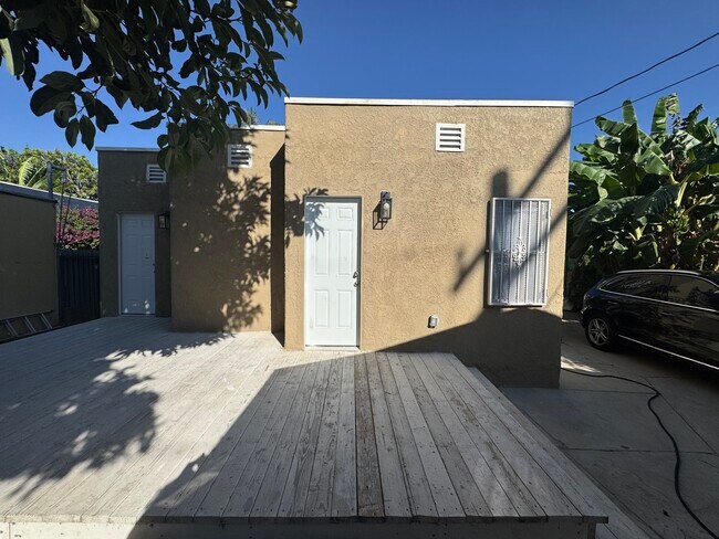 Building Photo - 619 S Bradfield Ave