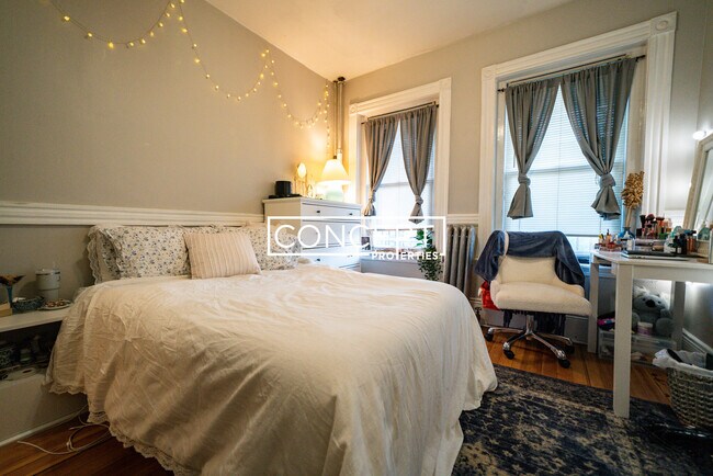 Building Photo - 98 Calumet St