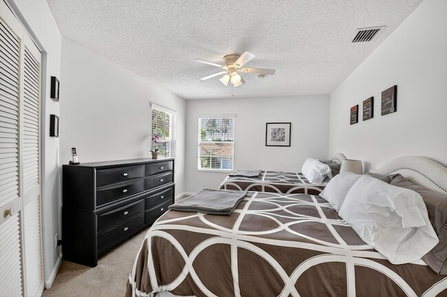 Building Photo - 6657 NW 25th Way