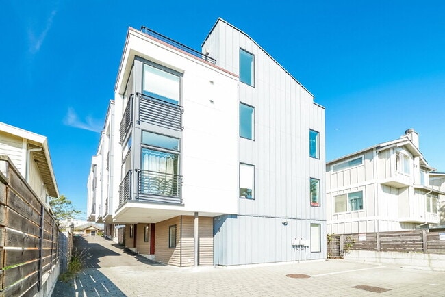 Building Photo - 2725 S Norman St