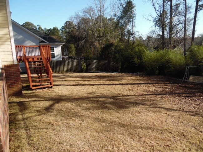 Building Photo - Stunning 4 bedroom with mother-in-law suite on main level