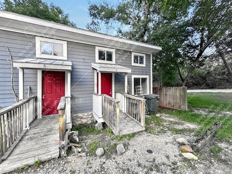 Building Photo - 1108 W McCarty Ln