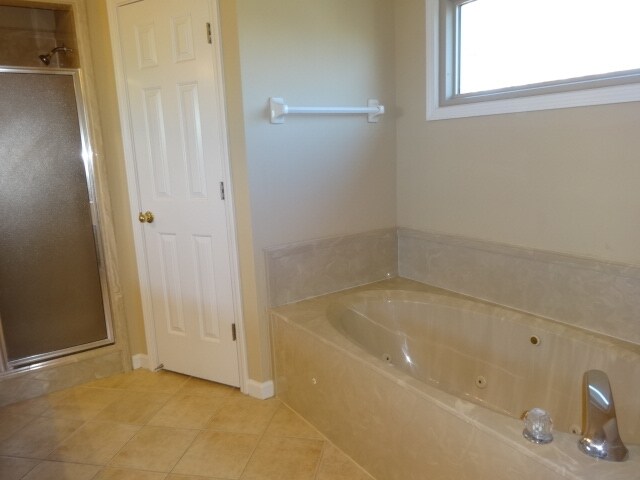 Building Photo - 1929 Autumndale Cv