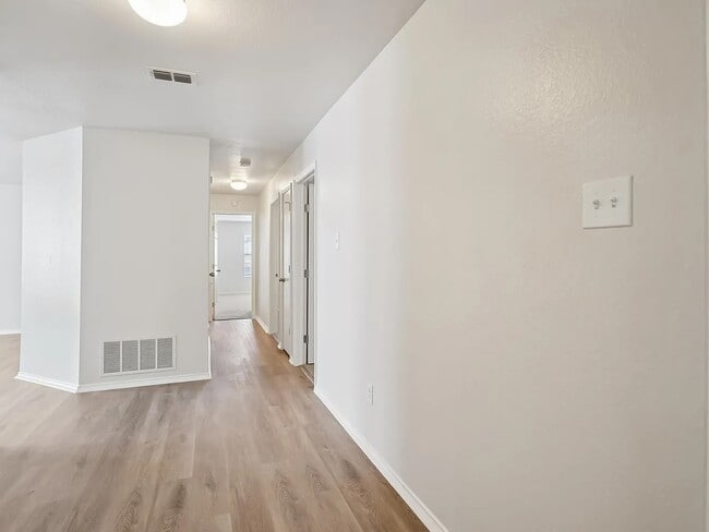 Building Photo - 4933 Parkrise Dr