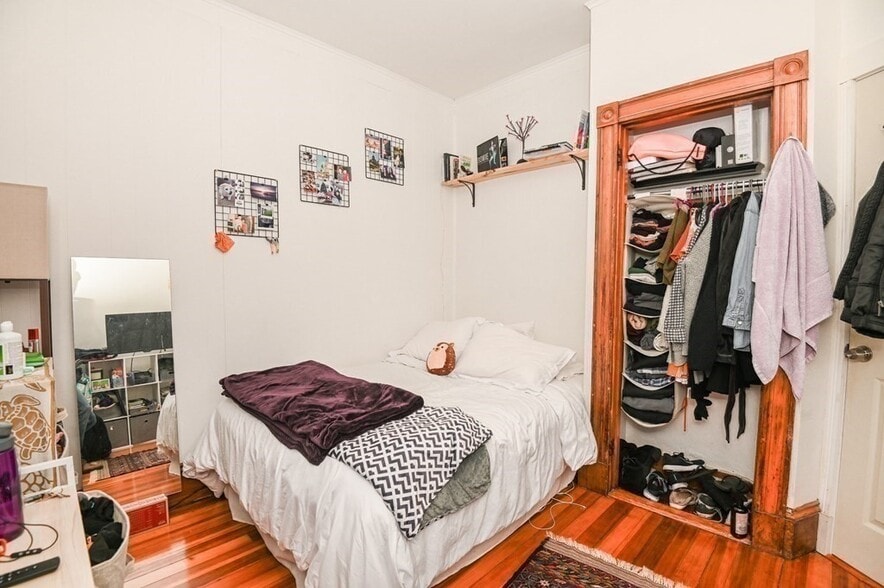 Building Photo - 108 Hillside St