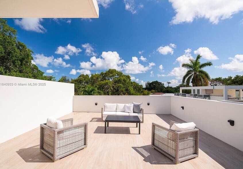 Building Photo - 2984 Coconut Ave