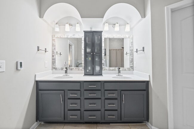 Building Photo - 632 Hidden Valley Dr