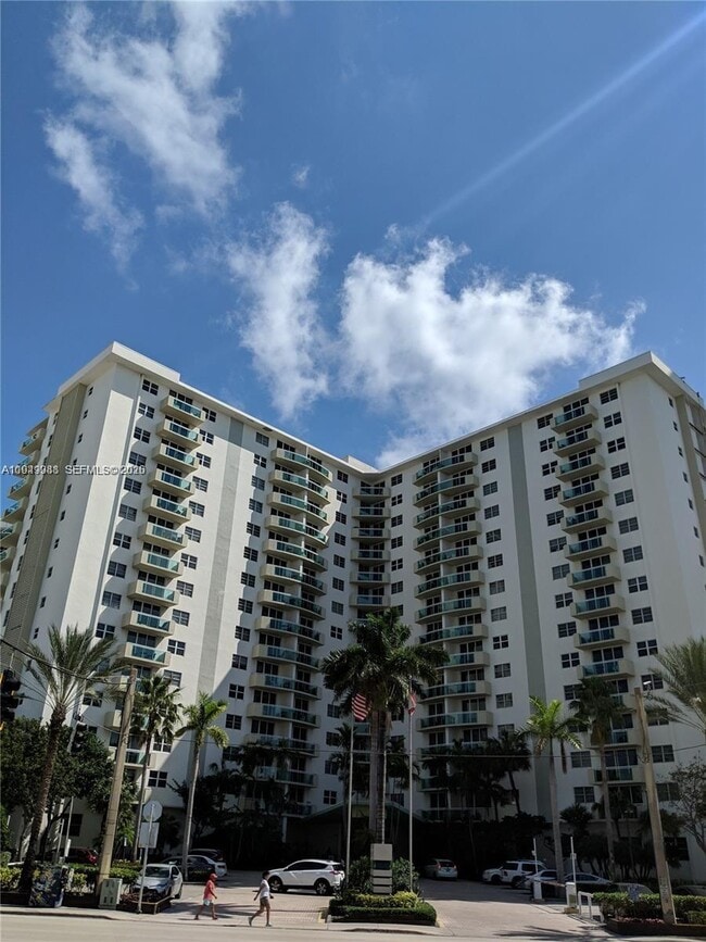 Building Photo - 3000 S Ocean Dr