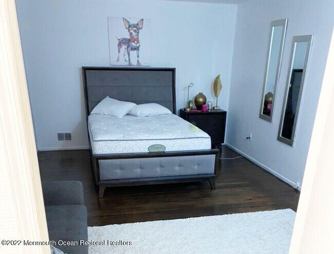 Building Photo - 3 Windsor Dr