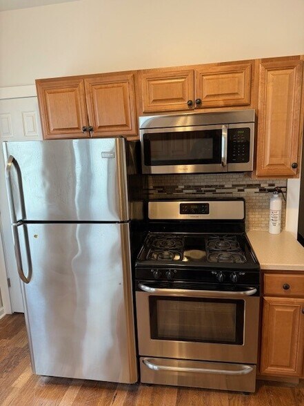 Kitchen - 770 Stratford Ave