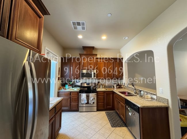 Building Photo - Gated Penryn Patio 2 Story Home, 3 Bedroom...
