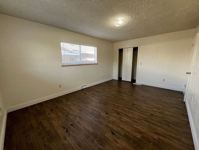 Building Photo - Wonderful Porterville House, Available Now!