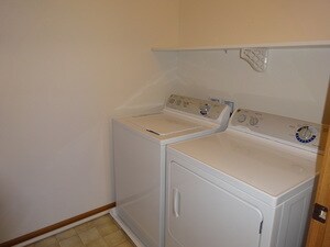 Building Photo - 1065 Reimer Rd