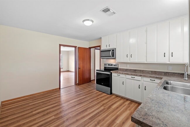 Building Photo - 1027 Stonecrest Dr