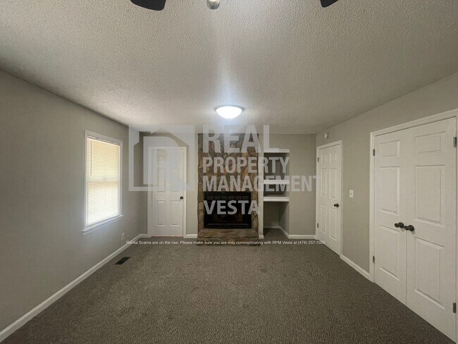 Building Photo - 102 River Chase Court-