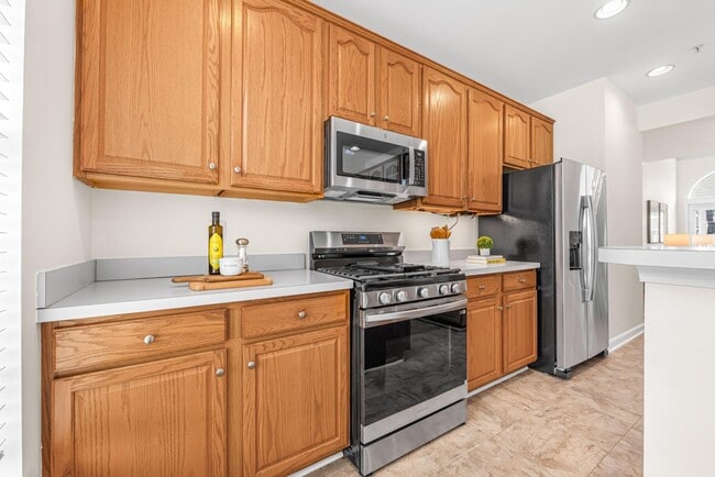 Building Photo - 631 Gatestone St