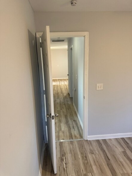 Building Photo - 850 St Bartholomew Dr