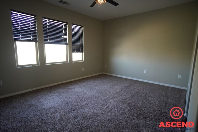 Building Photo - Cutest Condo  in Downtown Bakersfield!