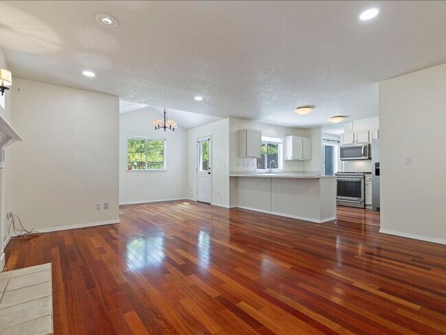 Building Photo - FOR RENT: MRS. CLEAN LIVED HERE! LOVELY HILLSBORO HOME AVAILABLE NOW! 4 BED, 2.5 BATH, 2 CAR GAR,...