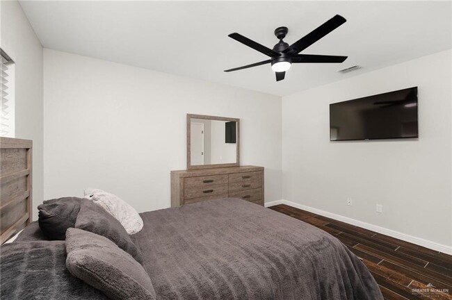 Building Photo - 19 N 21st St