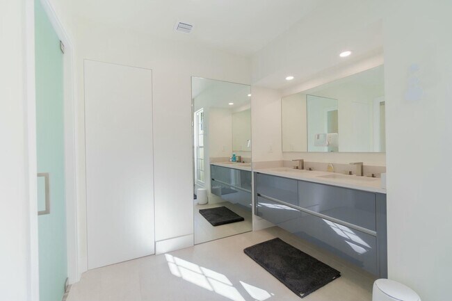 Building Photo - 2291 Las Casitas Dr