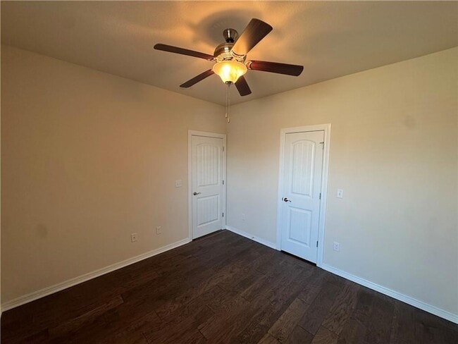 Building Photo - 4849 W Oldham Dr