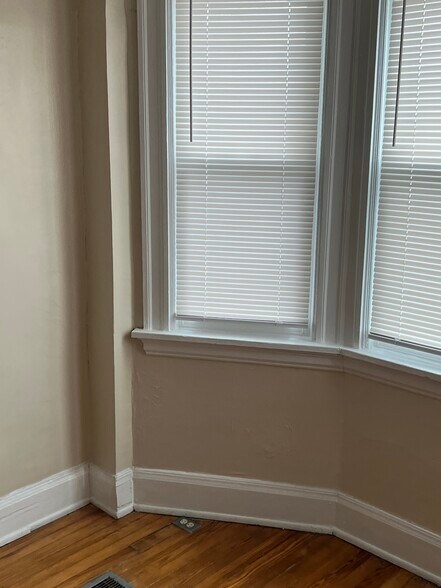 Building Photo - 3740 Edwards Rd