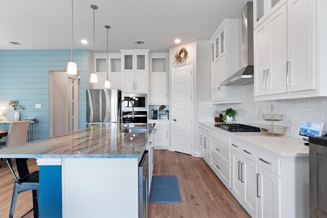 Building Photo - 7309 Sunset Blvd