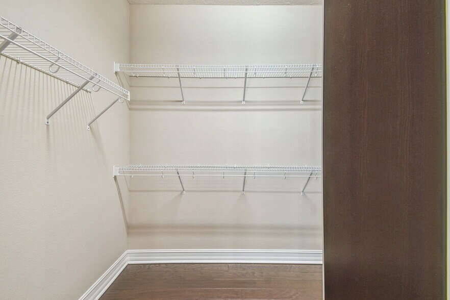 Building Photo - 622 S Matanzas Ave