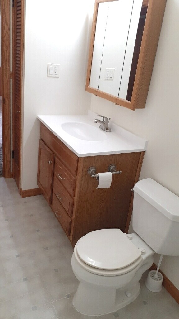 Guest bathroom - 27 Gardenia Dr