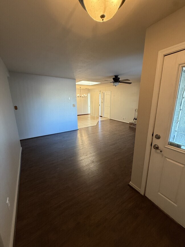 Building Photo - 422 Emery Dr