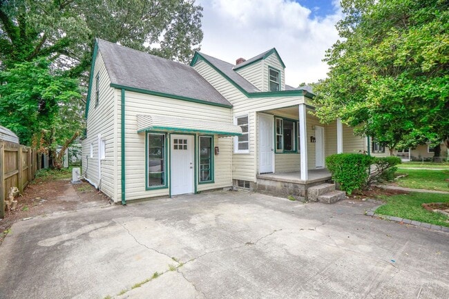 Primary Photo - 4729 Pinehurst Ave