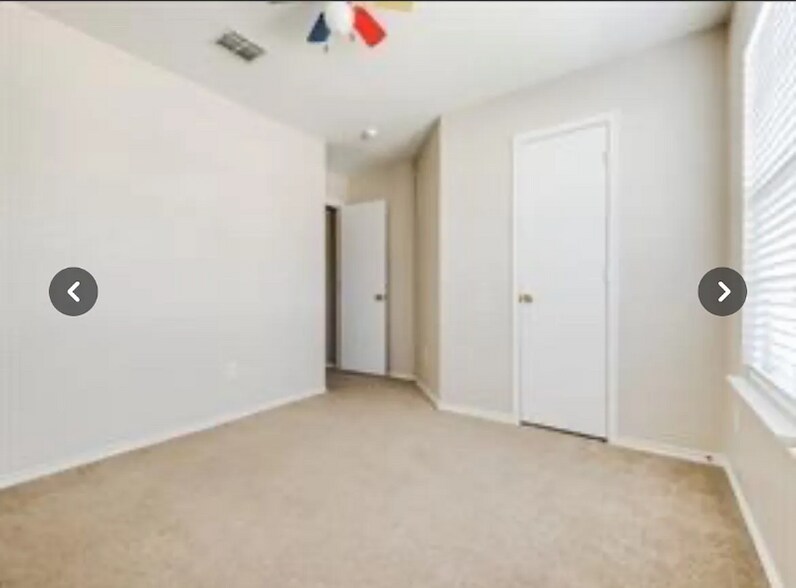 Building Photo - 1206 Oak Hollow Ln