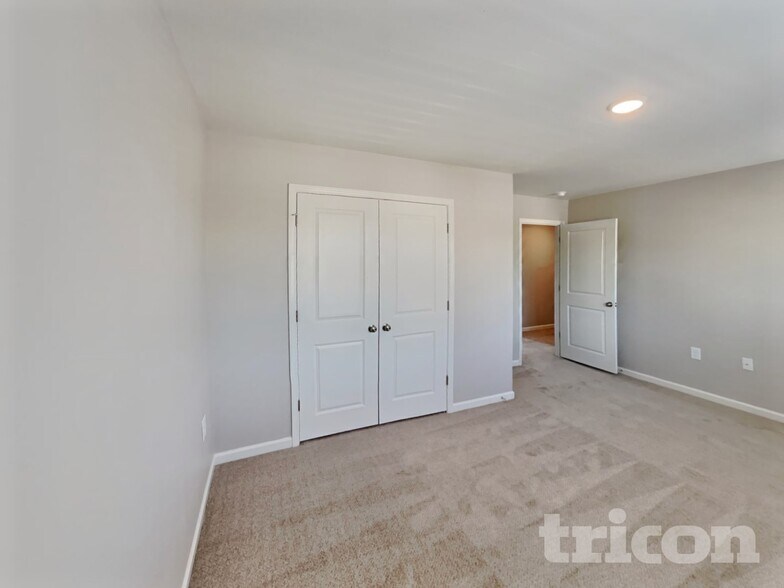 Building Photo - 3007 Stauton Dr