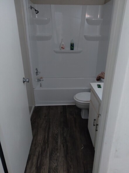 Building Photo - 712 E Garden St