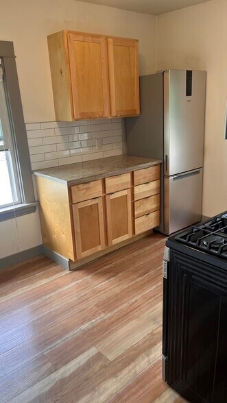Building Photo - 7204 Elmwood Ave