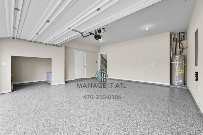 Building Photo - A beautifully maintained 3-bedroom, 3.5-ba...