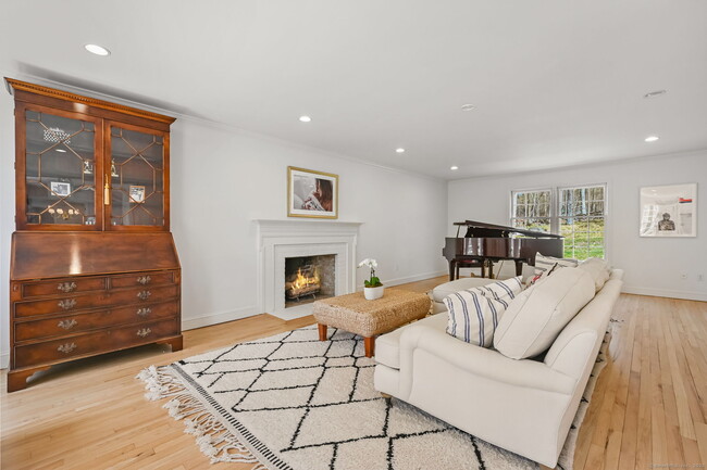 Building Photo - 60 Squires Ln