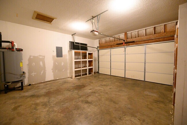 Building Photo - Wonderful and Spacious 3 bedroom home 2.5 bath in High Point with 2 car garage and large fenced-i...