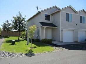 Building Photo - **50% off First Month** 2 Bedroom Townhome...
