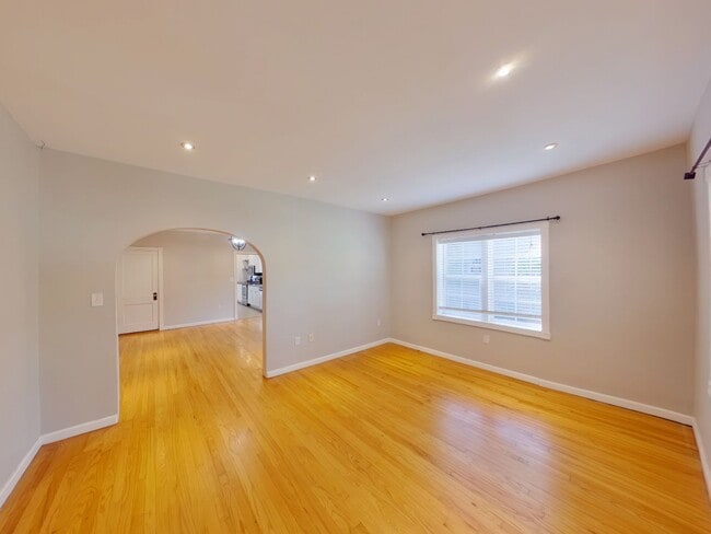 Building Photo - 144 S Sedgwick St