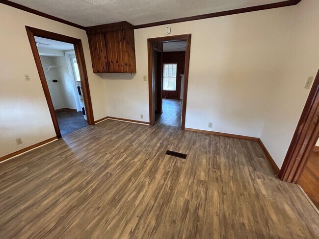 Building Photo - 1143 Blue Creek Rd