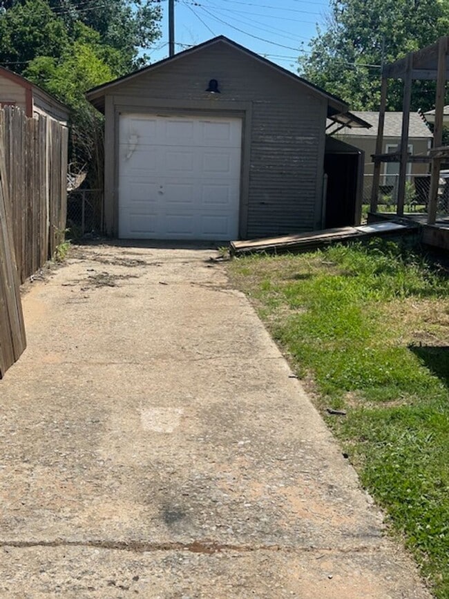 Building Photo - Updated - Wood Floors - 2/1
