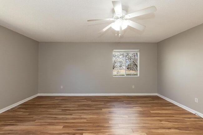 Building Photo - Three Bedroom Home!