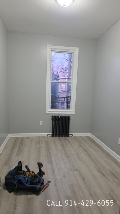 Building Photo - 94 Maple St